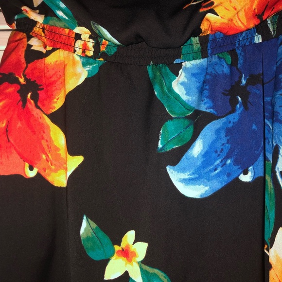 Strapless dress, Ruffles, Flowers, Pockets -love!! - Picture 4 of 6